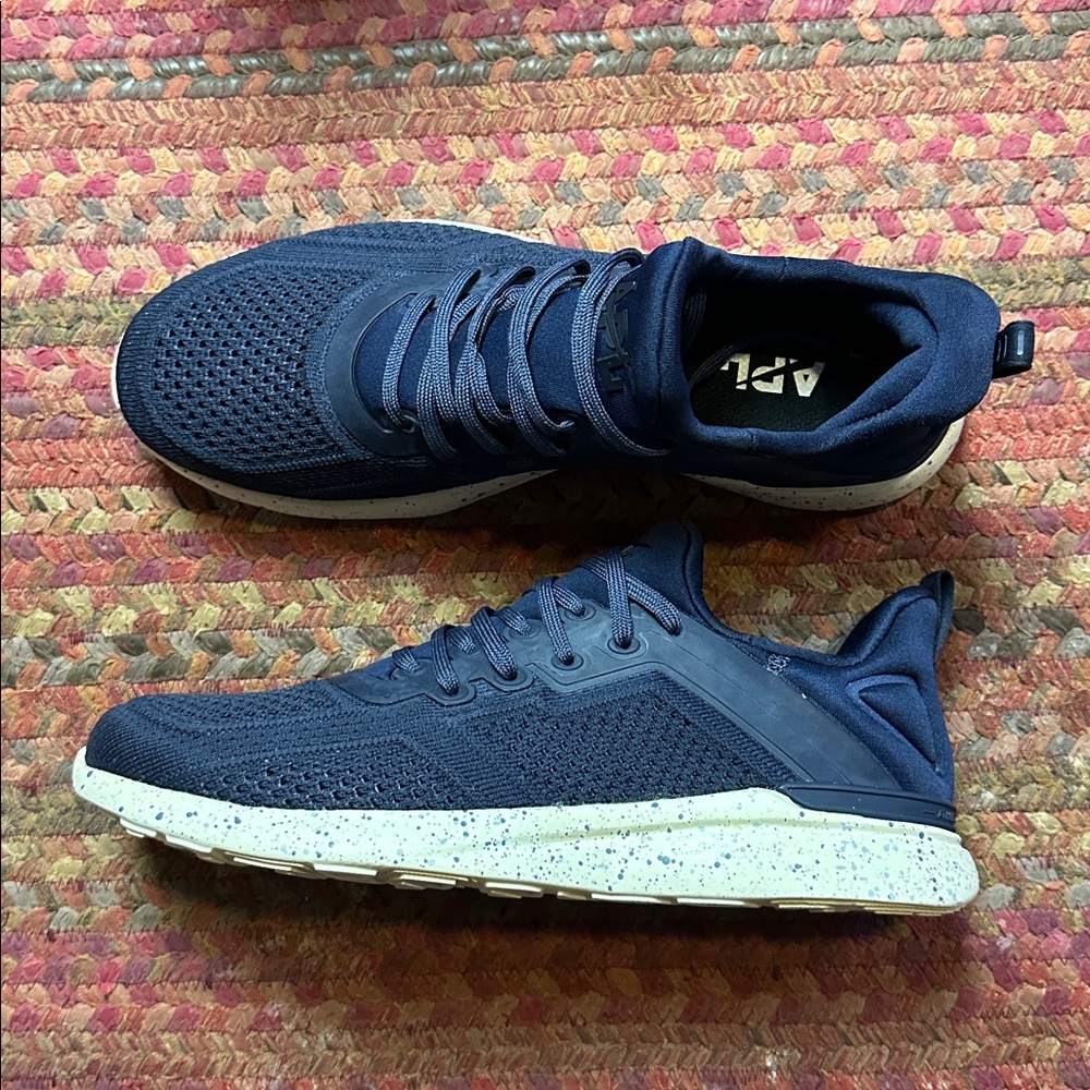 NEW IN BOX APL MENS TECHLOOM TRACER RUNNING SHOES NAVY